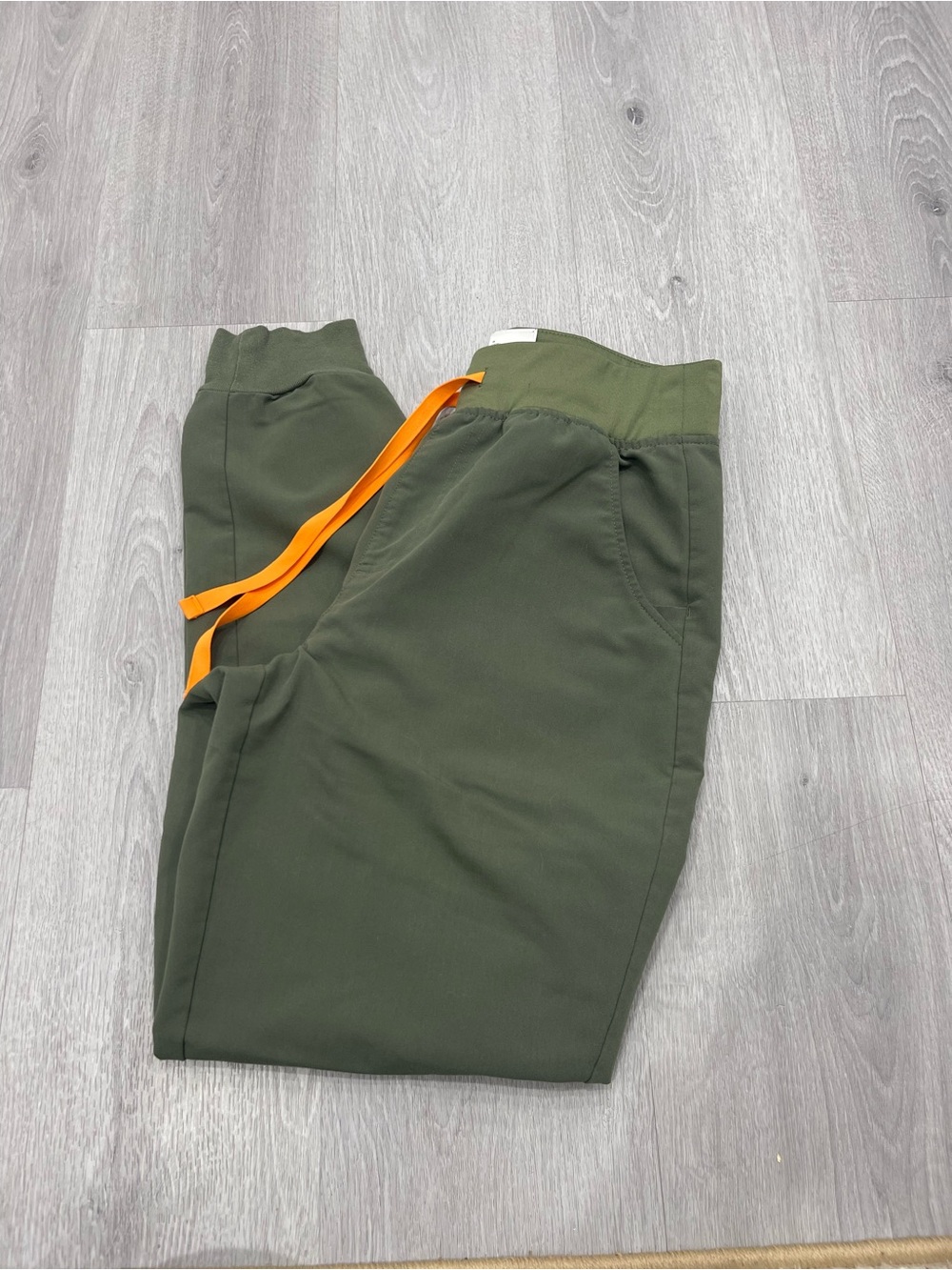 Figs jogger scrub pants size small